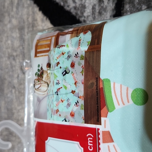 HOLIDAY TIME GRAPHIC VINYL TABLECLOTHS SET-OF-3 ROUND & RECTANGLE BUNDLE - Picture 10 of 15